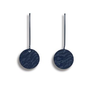 IRONBARK DISC - Long hook earrings Black